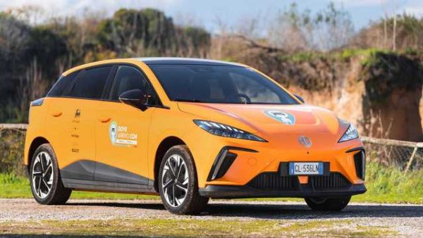 Колата на британската марка с китайски собственици MG 4 измина 357 км вместо 450 км, обявени от производителя, което -16%. Батерията е с капацитет 61,7 кВт/ч, което прави този автомобил най-ефективният в теста, но също така и с най-малка разлика от обявен и реален пробег. MG 4 изразходва 16,4 кВт/ч на 100 km.